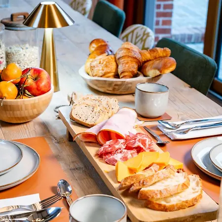 Les Charmes Du Petit Pre 3*