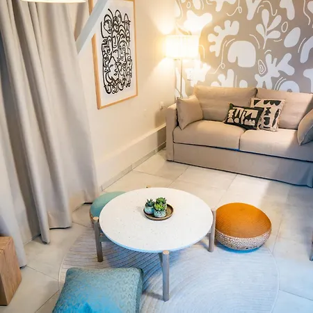 Les Charmes Du Petit Pre