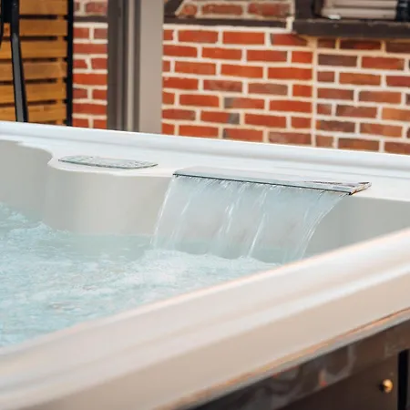 Les Charmes Du Petit Pre